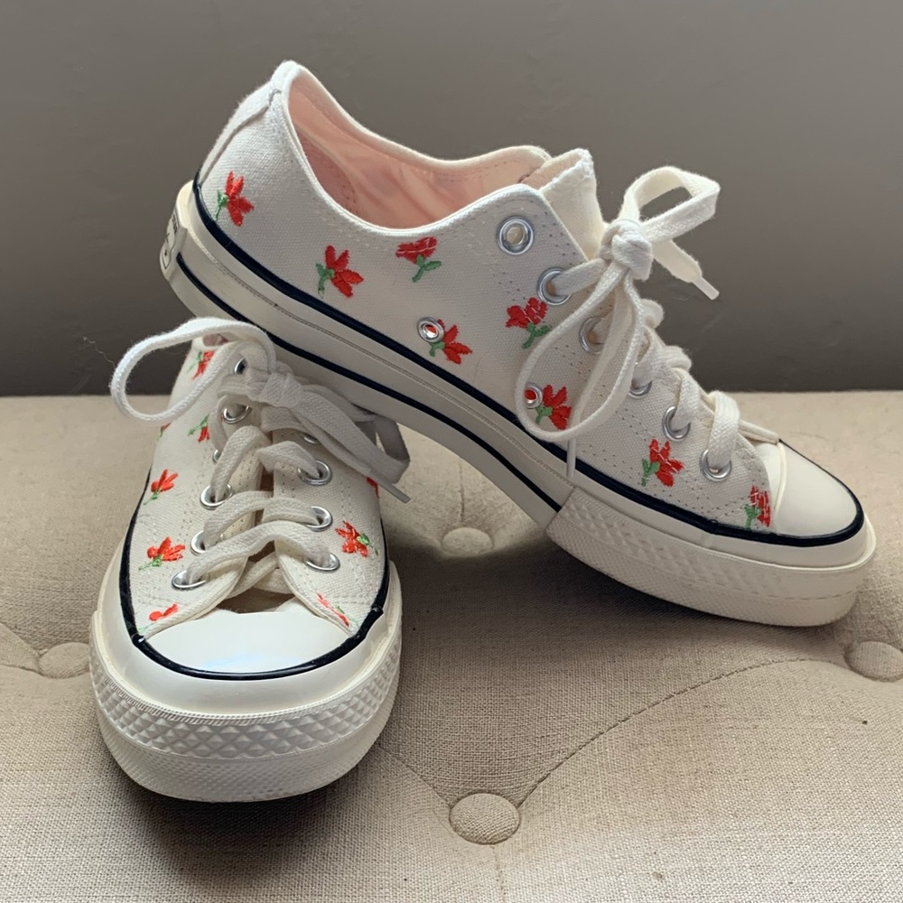 Converse Chuck 70 Embroidered Garden Party Sneaker Woman Size 7.5